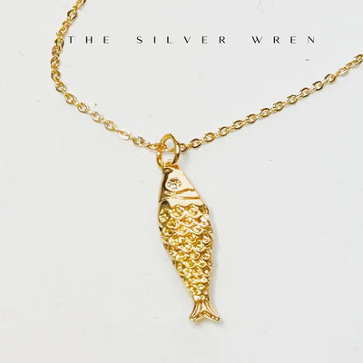 SILVER WREN GOLD FISH PENDANT 18"