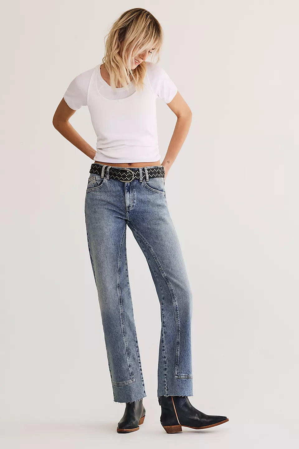 RISK TAKER MID RISE STRAIGHT JEANS