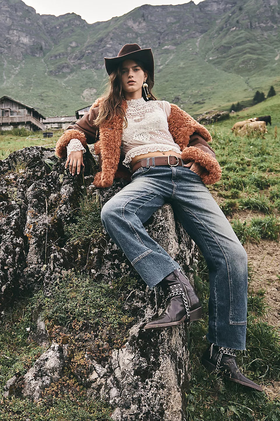 RISK TAKER MID RISE STRAIGHT JEANS