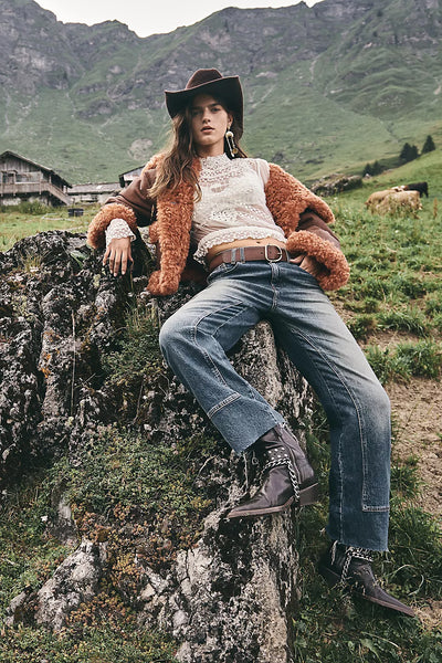 RISK TAKER MID RISE STRAIGHT JEANS