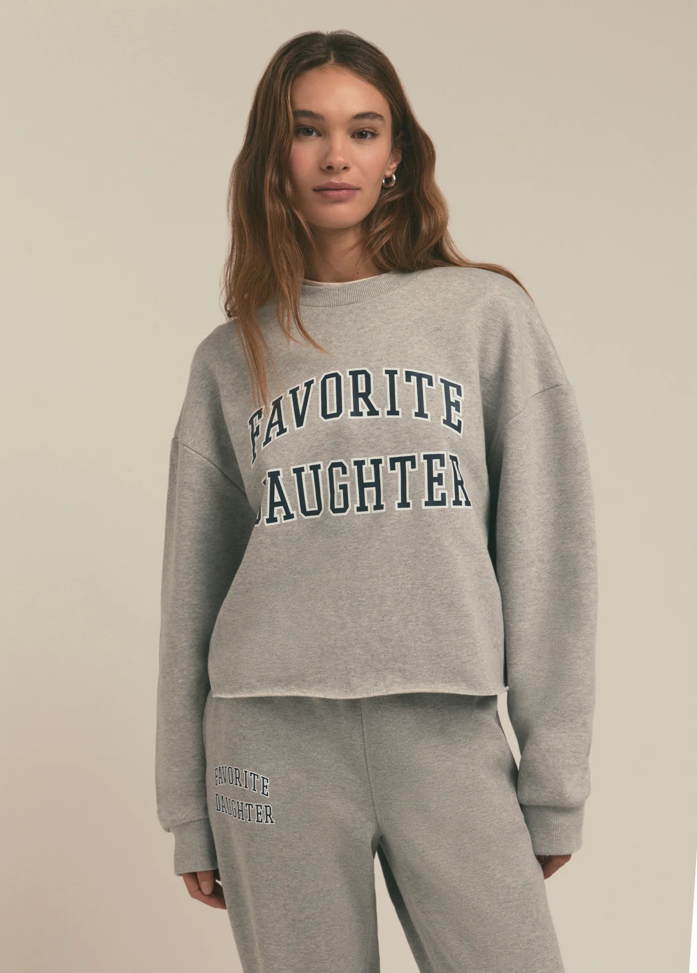 FAVORITE DAUGHTER CROPPED COLLEGIATE SWEATSHIRT