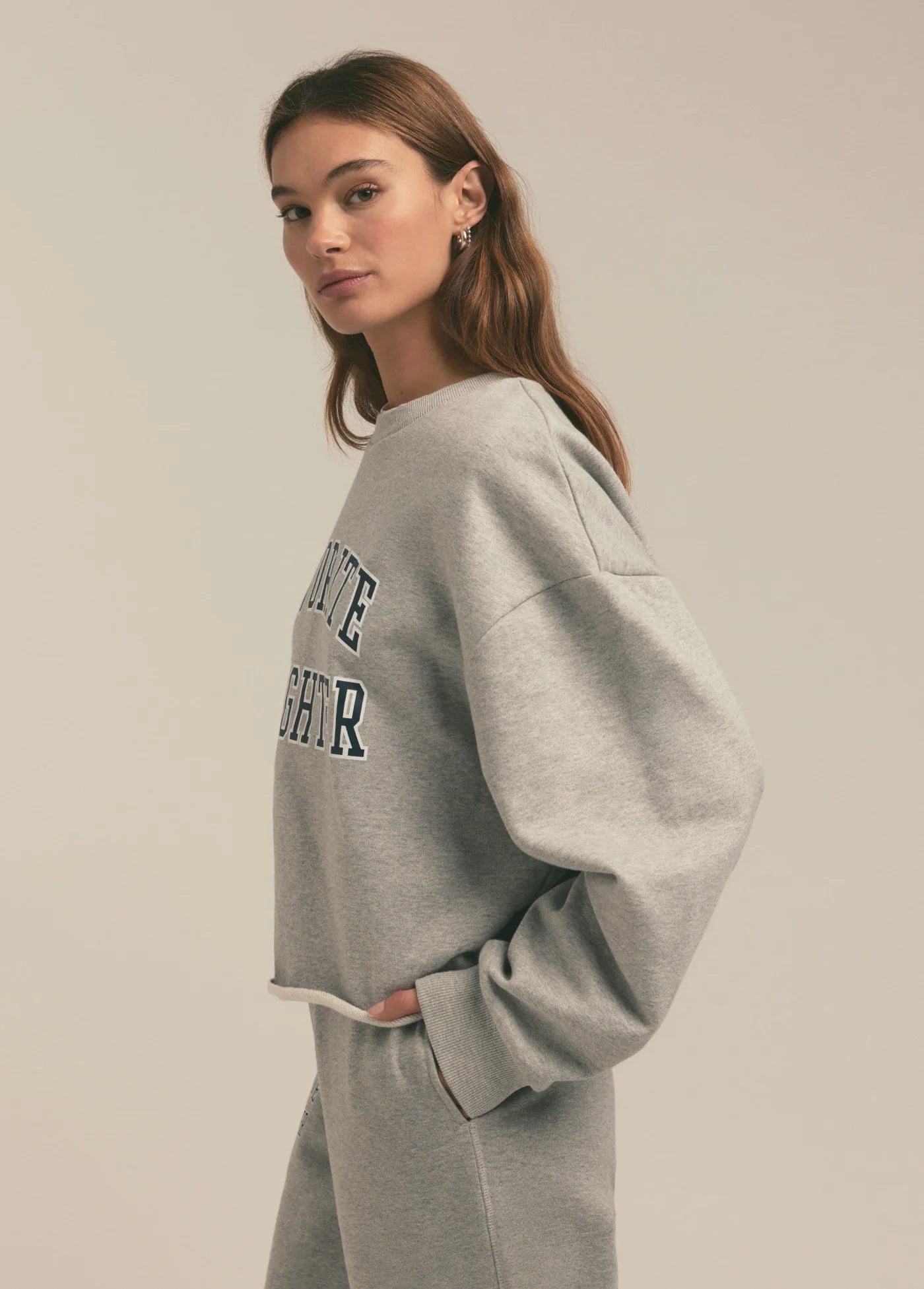 FAVORITE DAUGHTER CROPPED COLLEGIATE SWEATSHIRT