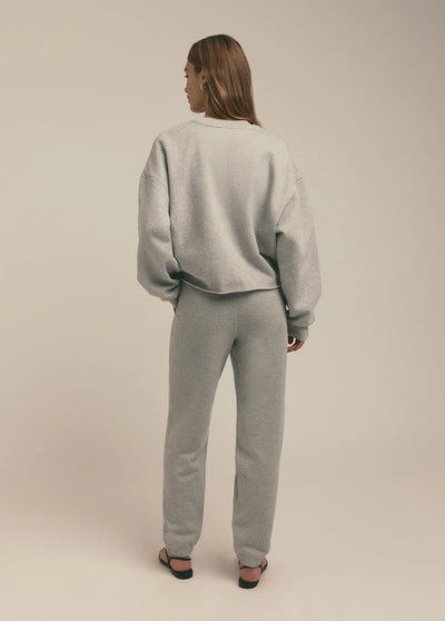 FAVORITE DAUGHTER CROPPED COLLEGIATE SWEATSHIRT